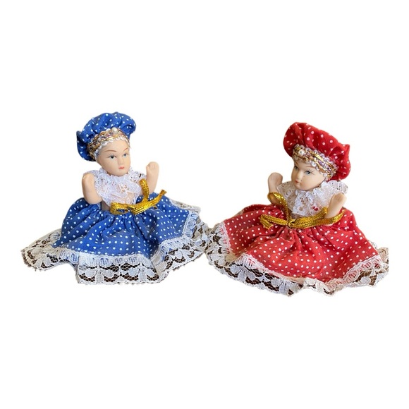 Vintage pair of miniature ceramic dolls with handmade clothing 3.5” tall x 4.5” - Picture 3 of 5